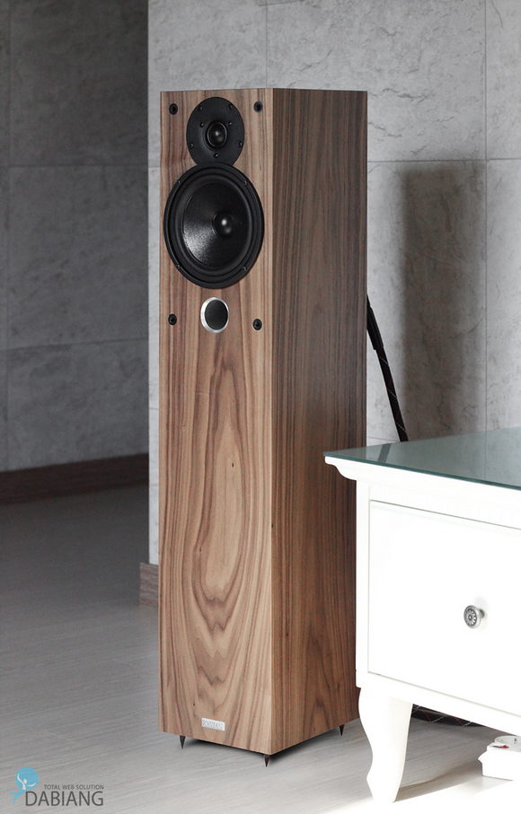 XAVIAN Gran Colonna walnut finish 1